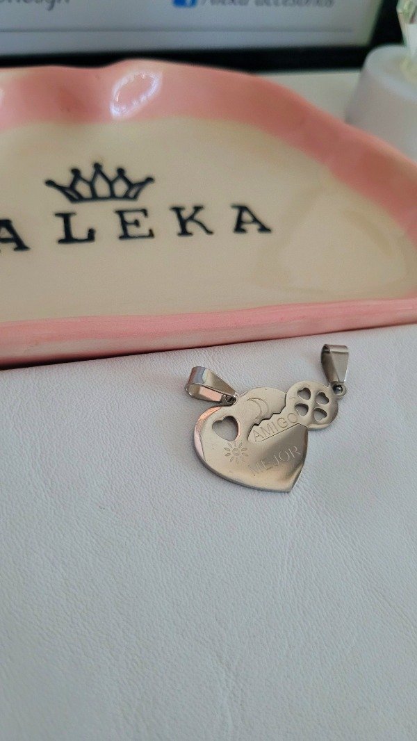 Producto - Dije corazón con llave para compartir de mejor amigo acero quirúrgico