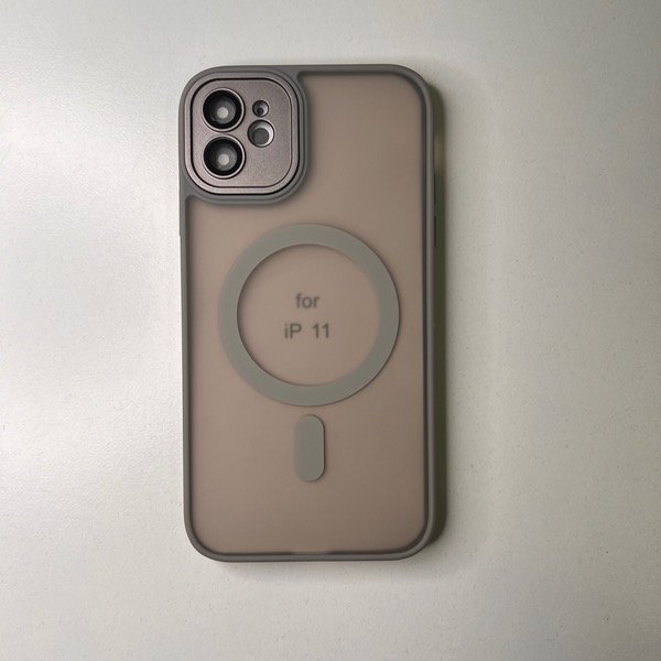 Producto - Funda mate gris MagSafe +  protector de cámara - iPhone 11