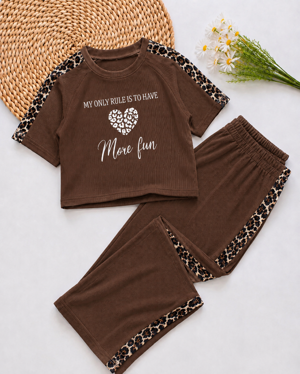 Producto - CONJUNTO LOVE PRINT MARRÓN (REMERA + PALAZO)