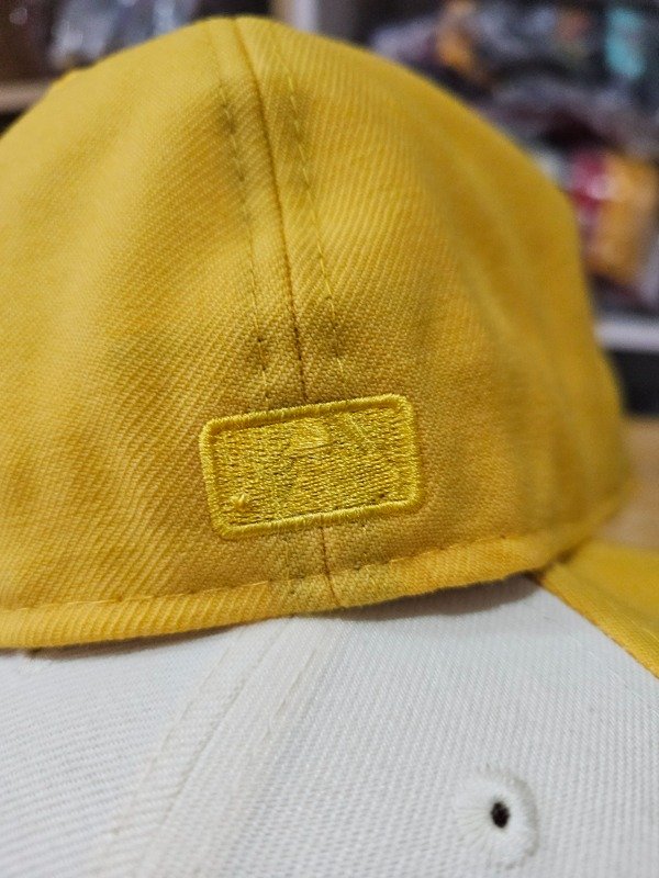New era fear of god essentials yellow — imagen 6