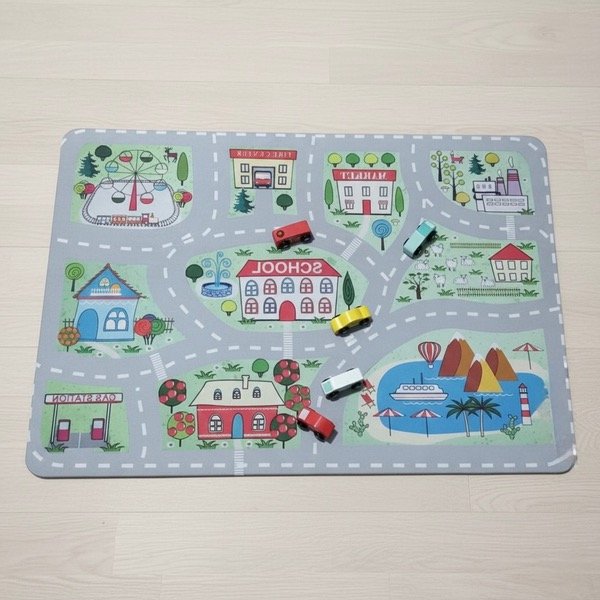 Producto - Mat Multiuso Ciudad (Gris) más 1 autito de regalo (60 x 90 cm)