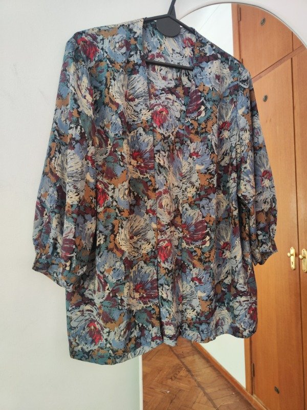 Camisa de flores celeste