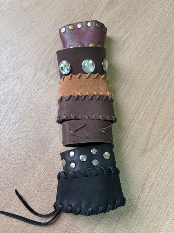 Producto - Pulsera negra tachas - 2