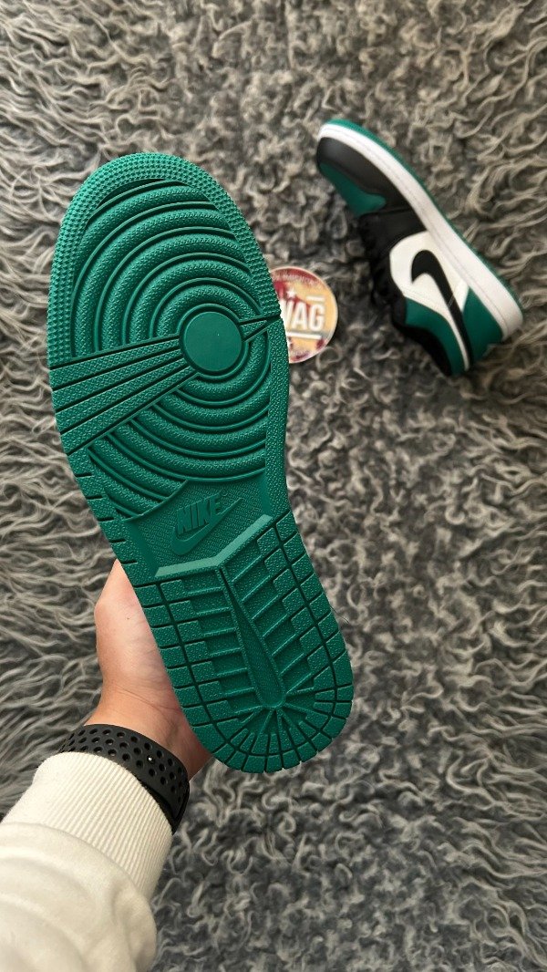 Producto - JORDAN RETRO 1 LOW GREEN TOE - 3