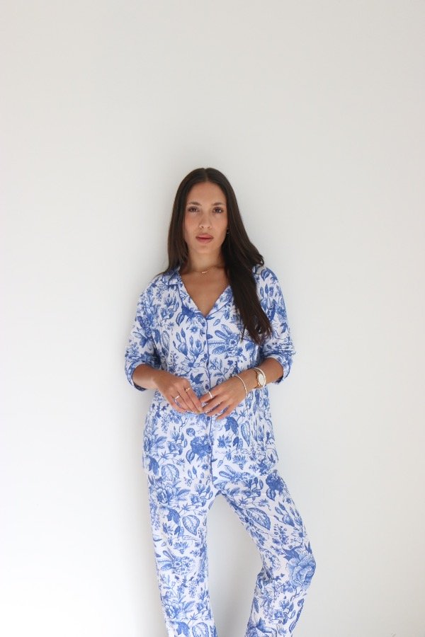 Producto - PIJAMA CAMISERO FLORES CELESTES / EN STOCK