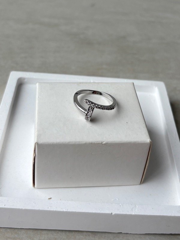 Producto - Anillo de acero strass ll talle regulable
