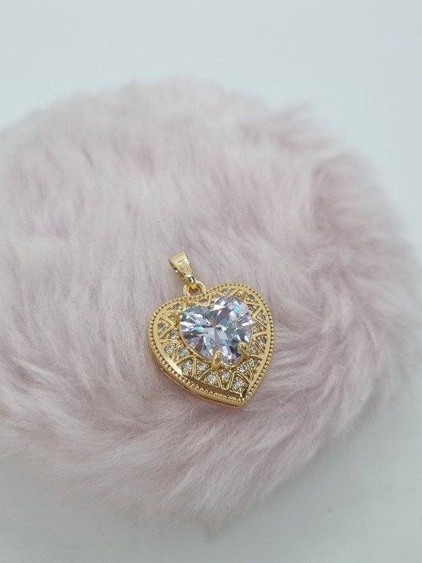 Producto - Dije acero dorado corazon centro swarovski borde strass