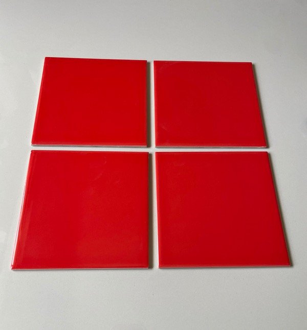 Producto - Azulejo 15 x 15 Color Rojo Fresa Brillante