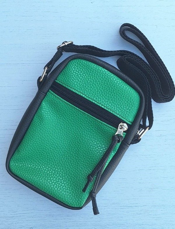 Producto - Bandolera negra con verde (stock)