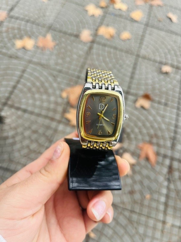 Producto - Reloj tipo cartier plateado y dorado
