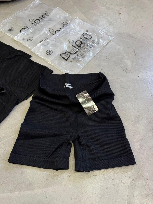 Producto - SHORT D'LIRIO TOTAL BLACK SIN FRUNCE - 3