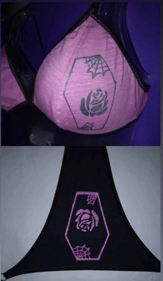 Producto - Corpiño Talle 90  Ataúd con rosa y teladearaña