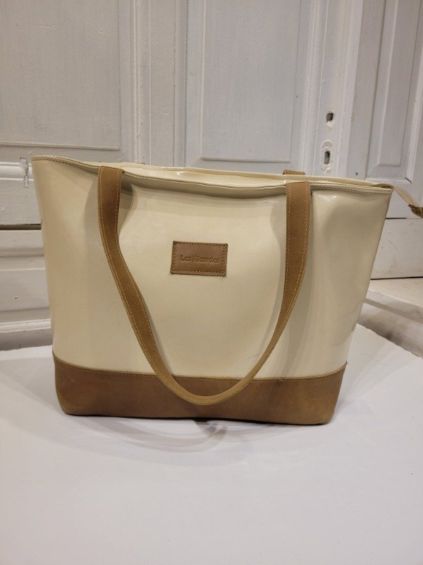 Producto - Tote bag LAS RICARDAS charol natural y cuero marrón - PRECIO: 44X