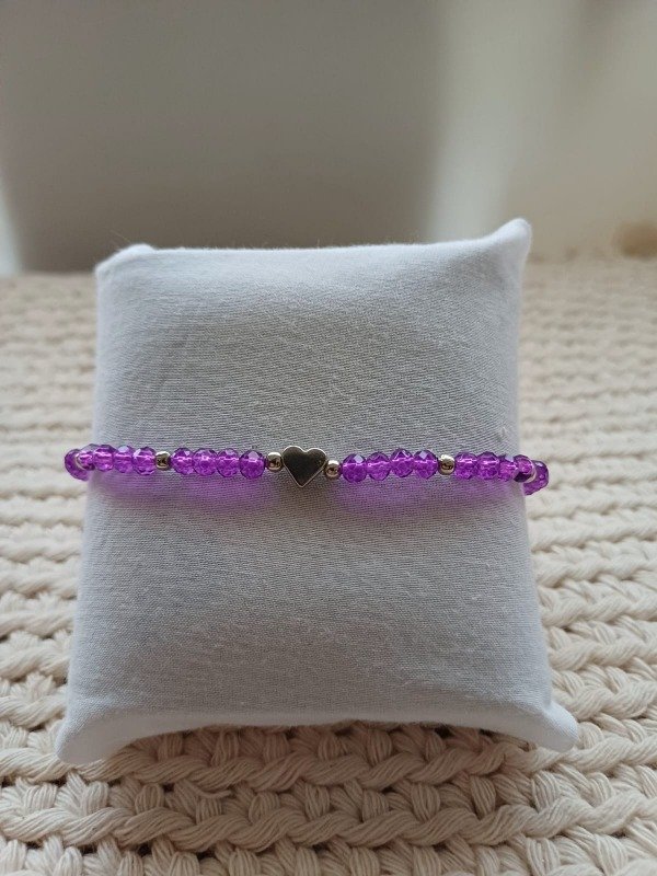 Producto - Pulsera cristal de roca con dije corazón violetas