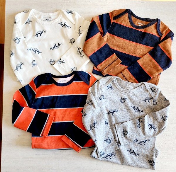 Pack de 4 bodys carters manga larga talle 9 meses rayado — imagen 2