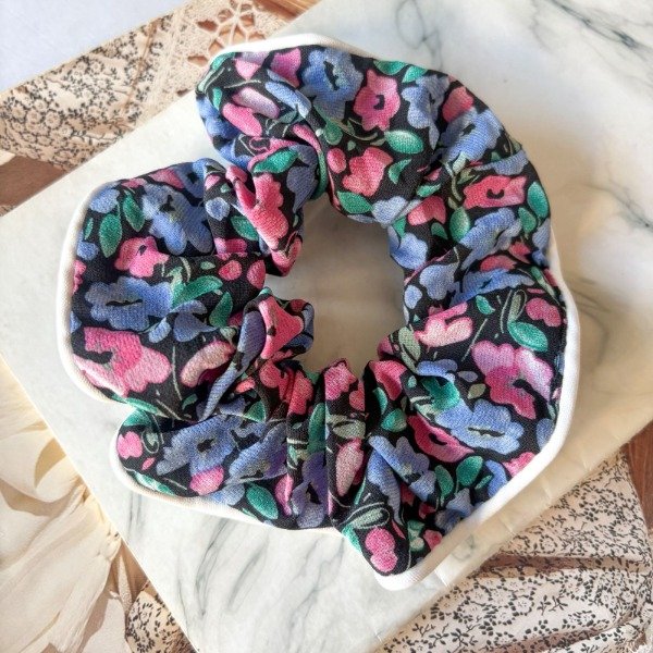Producto - Scrunchie Primavera Black