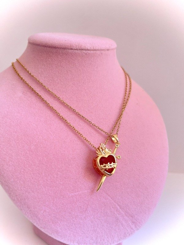 Producto - collares daga y corazón acero dorado