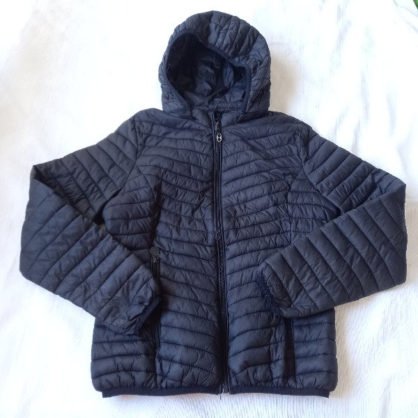 Producto - Campera impermeable negra (T. S)