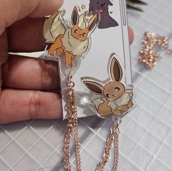 Producto - Prendedor Doble Flareon.