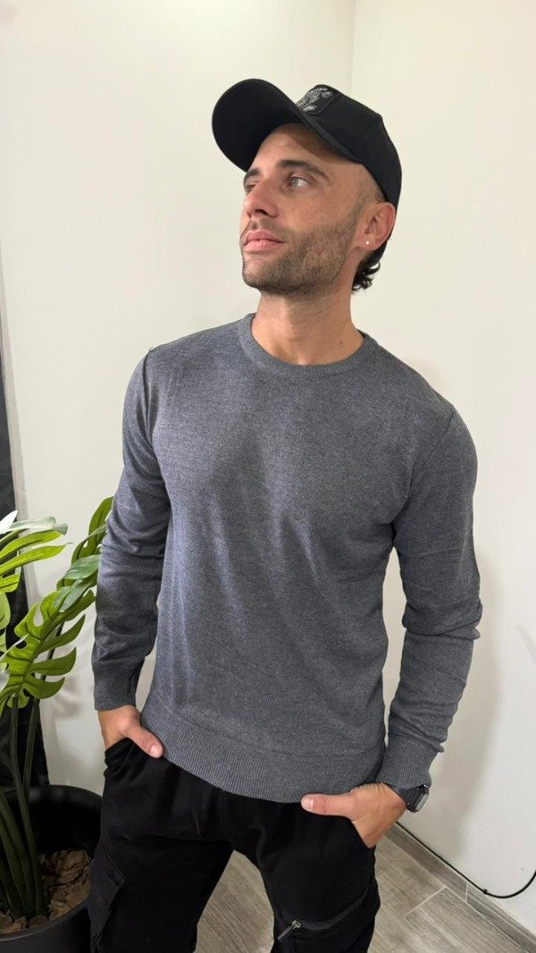 Producto - Sweater liso gris