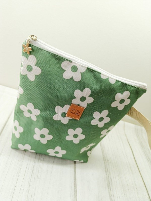 Producto - NECESSER CORDURA XXL FLORES FONDO VERDE