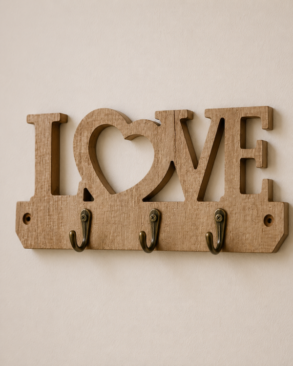 Producto - perchero love con 3 ganchos color madera