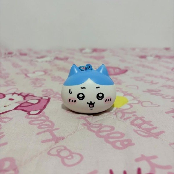 Producto - Squishy Hachiware, es de una gashaponera