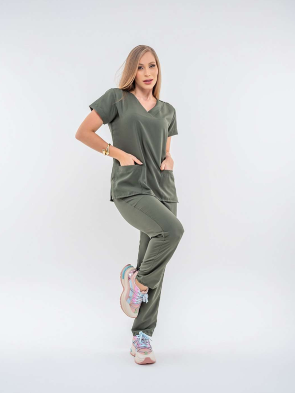 Producto - Ambo Básico Verde Militar