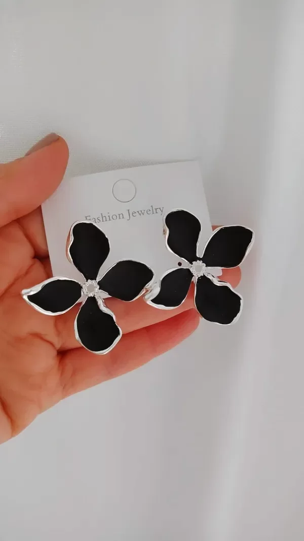 Producto - Aros Flor avi (negro y Blanca)