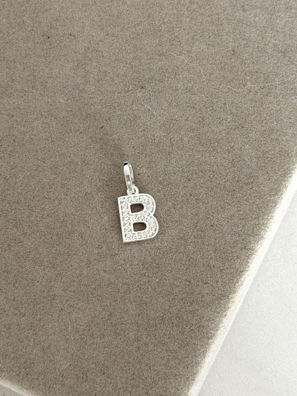 Producto - Dije letra B micropave