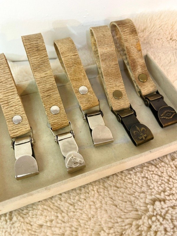 Producto - llavero cuero color crudo