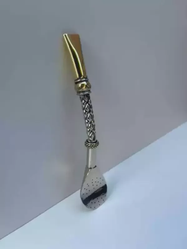 Producto - bombillon-de-alpaca-premium-con-pico-de-bronce-recto-cano-labrado-con-2-dijes