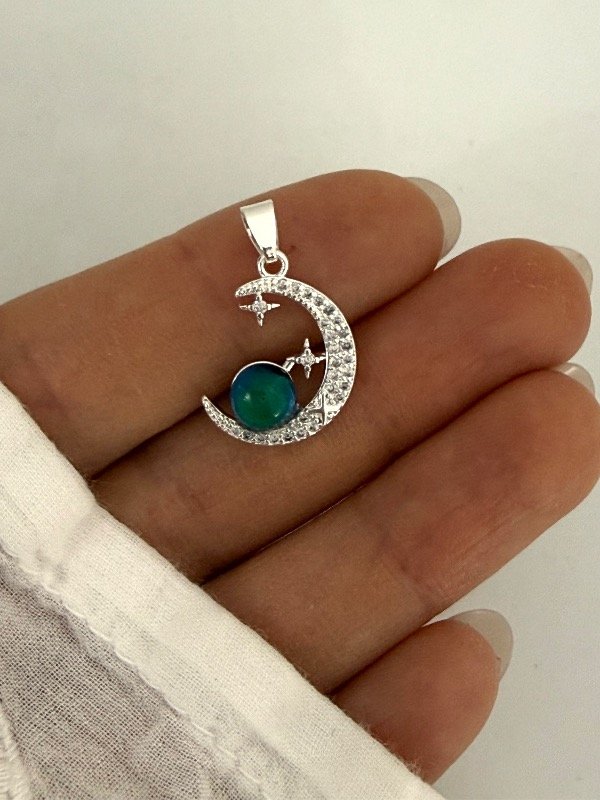 Producto - DB702 Dije Lunita con piedra y micropave 1,8 cm