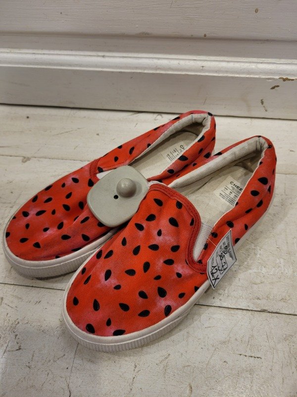 Producto - Panchas CHEEKY rojas con pi titas negras Talle 31 - PRECIO: 12X