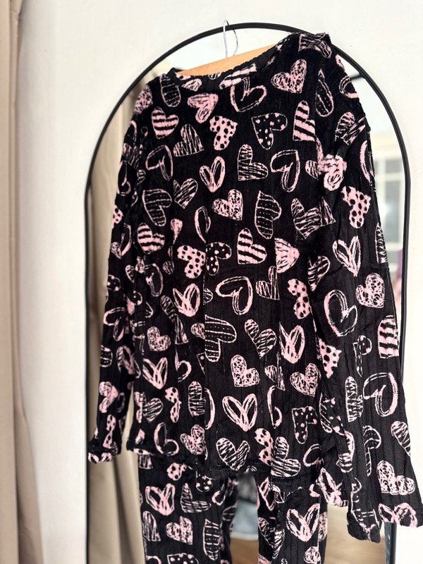Producto - Pijama polar soft corazón rosa