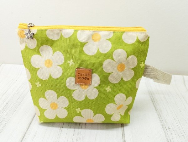 Producto - NECESSER GRANDE DE CORDURA FLORES VERDE CIERRE AMARILLO