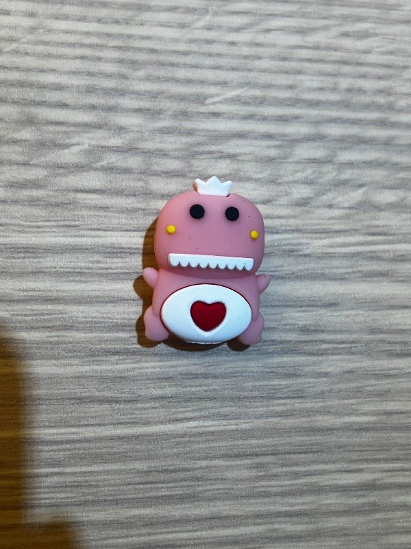 Producto - Pin de estetoscopio Dino