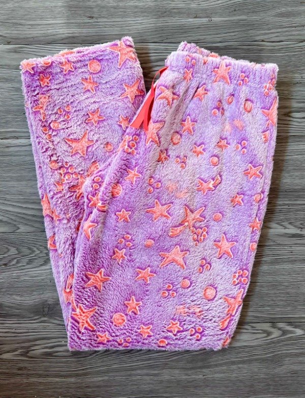 Producto - pantalon polar lila estrellas rosas
