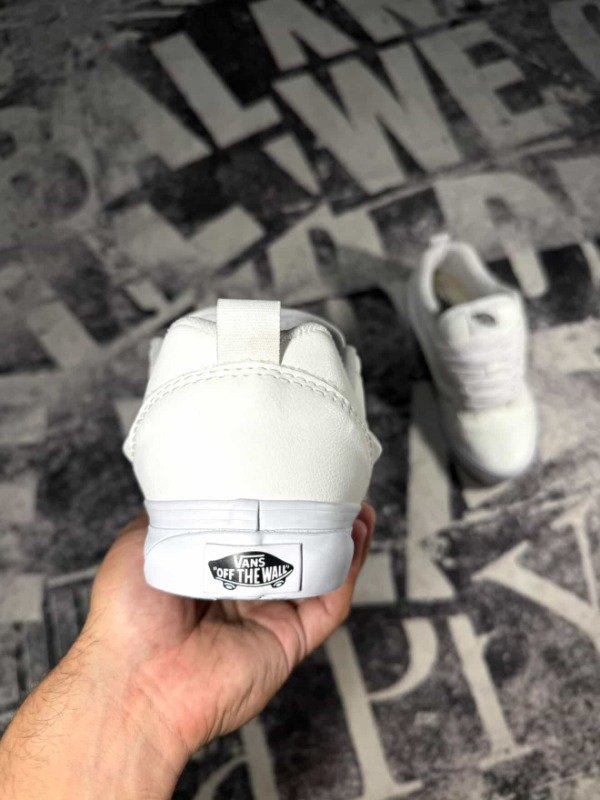 Producto - VANS KNU "total white" - 2