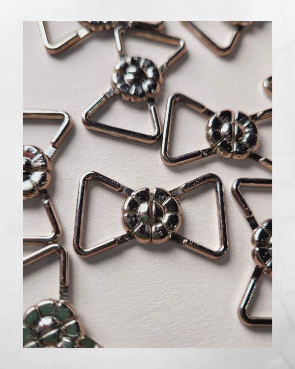 Producto - Broche flor espalda ZAMAC