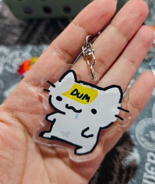 Producto - Llavero acrílico gatito dum