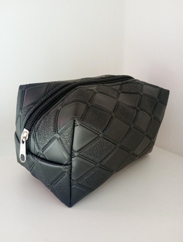 Producto - Neceser Negro Rombos