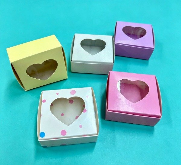 Producto - MINI BOX  CON VISOR CORAZON -COD. 1638 medida 8x3x8