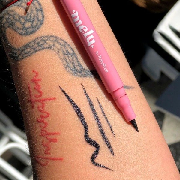 Producto - Fibra delineadora color negro Melu - Ruby Rose