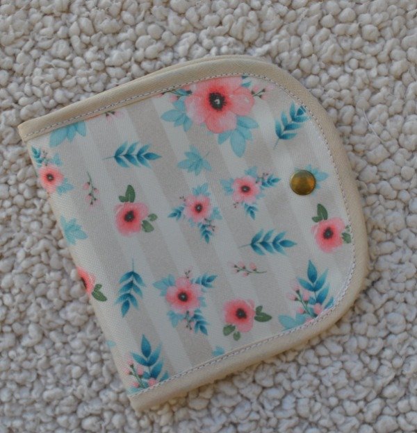 Producto - Mi Primer Estuche Florcitas Beige
