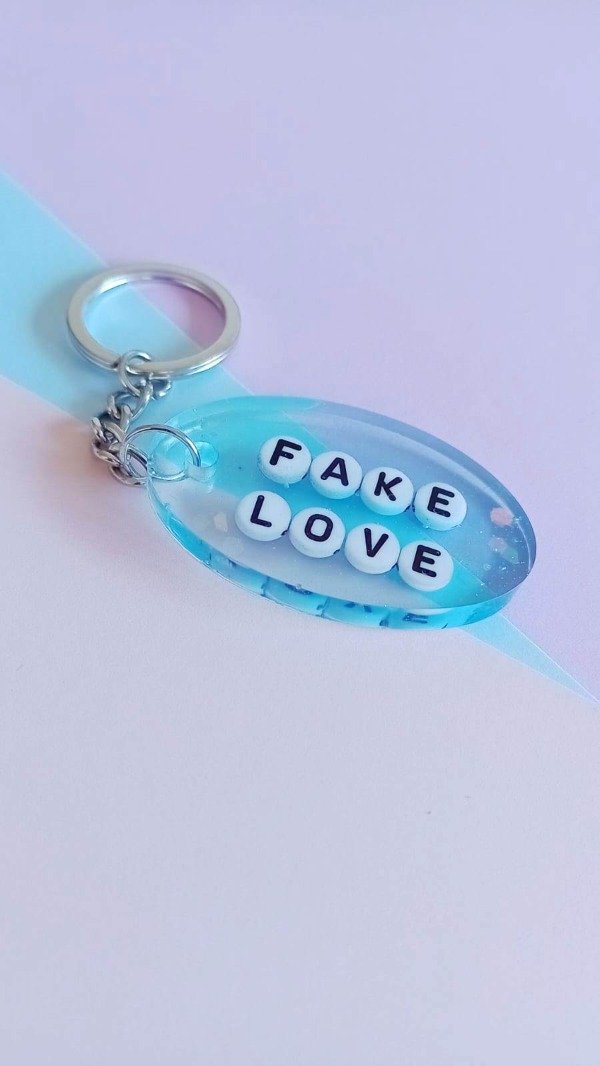 Producto - Llavero - Fake Love