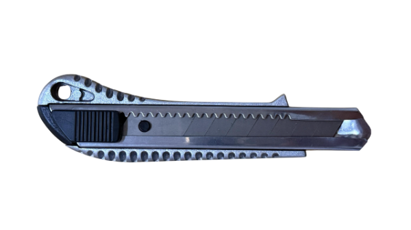 Producto - Cutter Trincheta ALUMINIO Cuchilla Retractil Guia Metalica 18mm (50112)