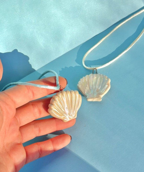 Producto - Concha Hilo Celeste Tornasol