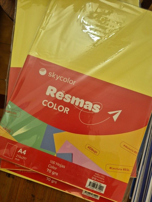 Producto - Resma papel A4 Skycolor x 100 hojas surtidas 70 grs