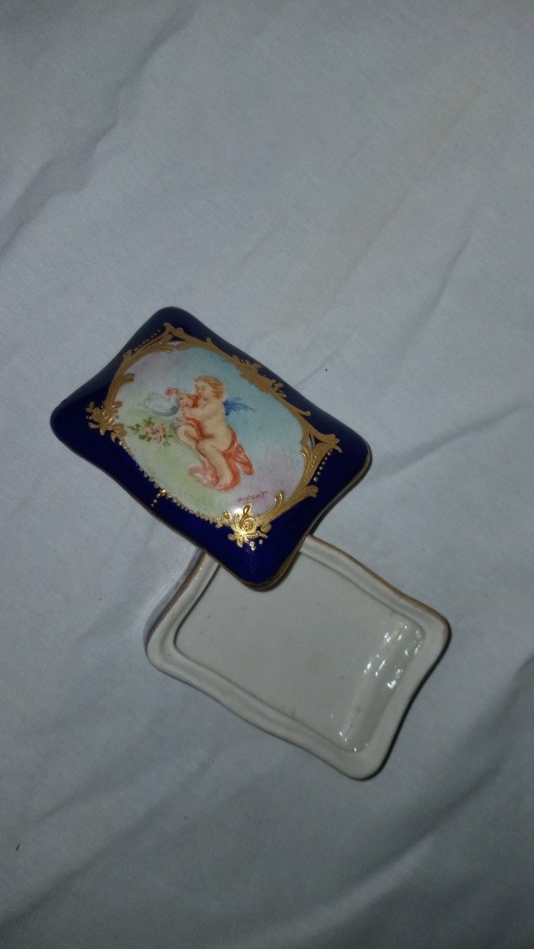 Producto - Vintage Capodimonte hand made paint ceramic box. - 2